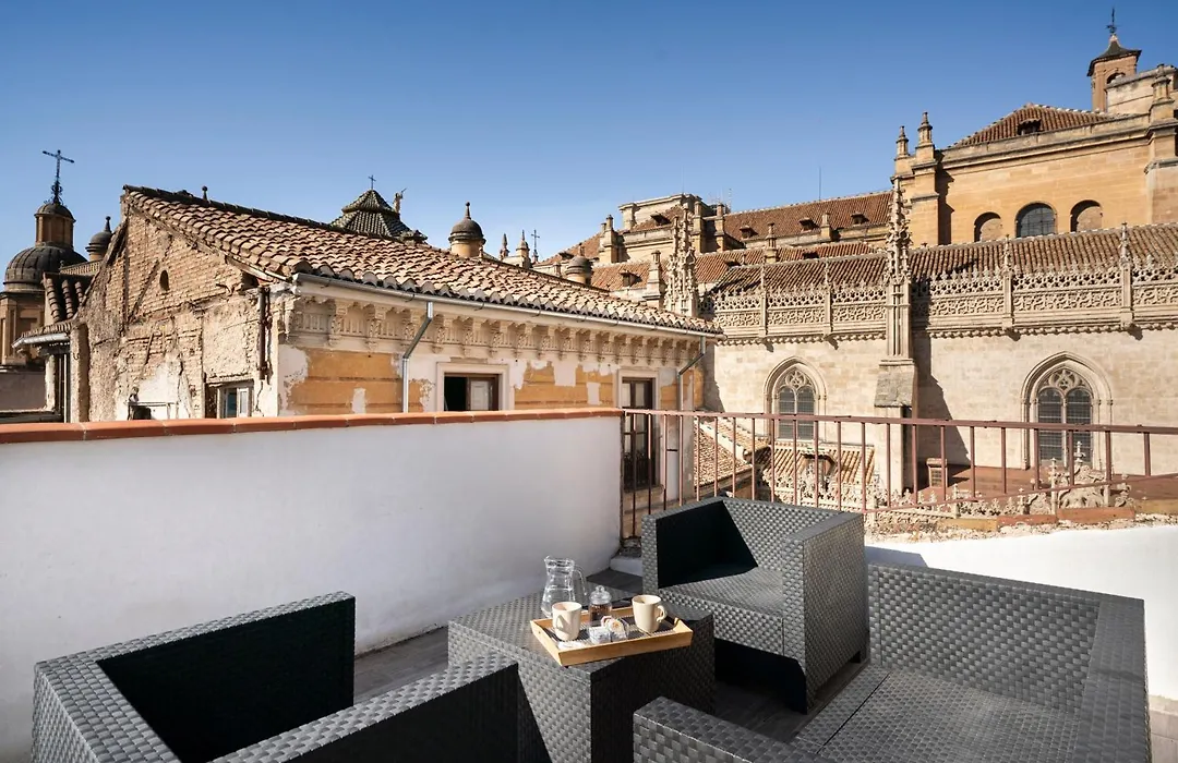 Ático con terraza y vistas únicas a la Catedral-1