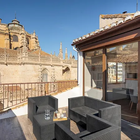 Ático con terraza y vistas únicas a la Catedral-3